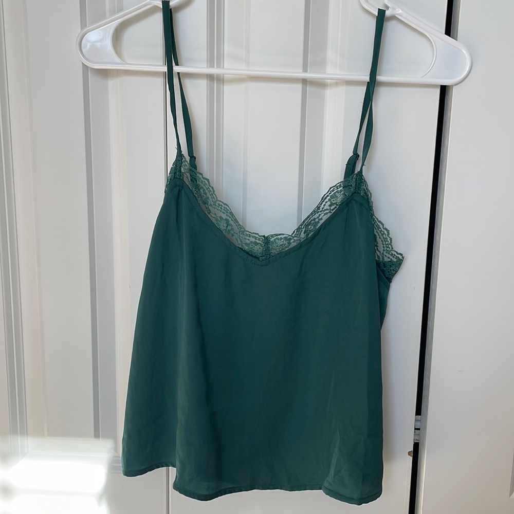 NWOT AE emerald green lace trim tank top, size medium